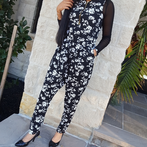 Jumpsuit (Armless) - Picture 1 of 4